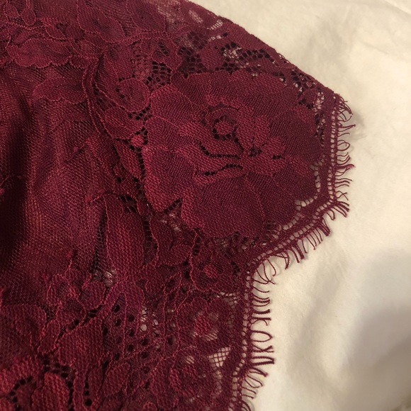 Tobi Lace Romper - Picture 4 of 4